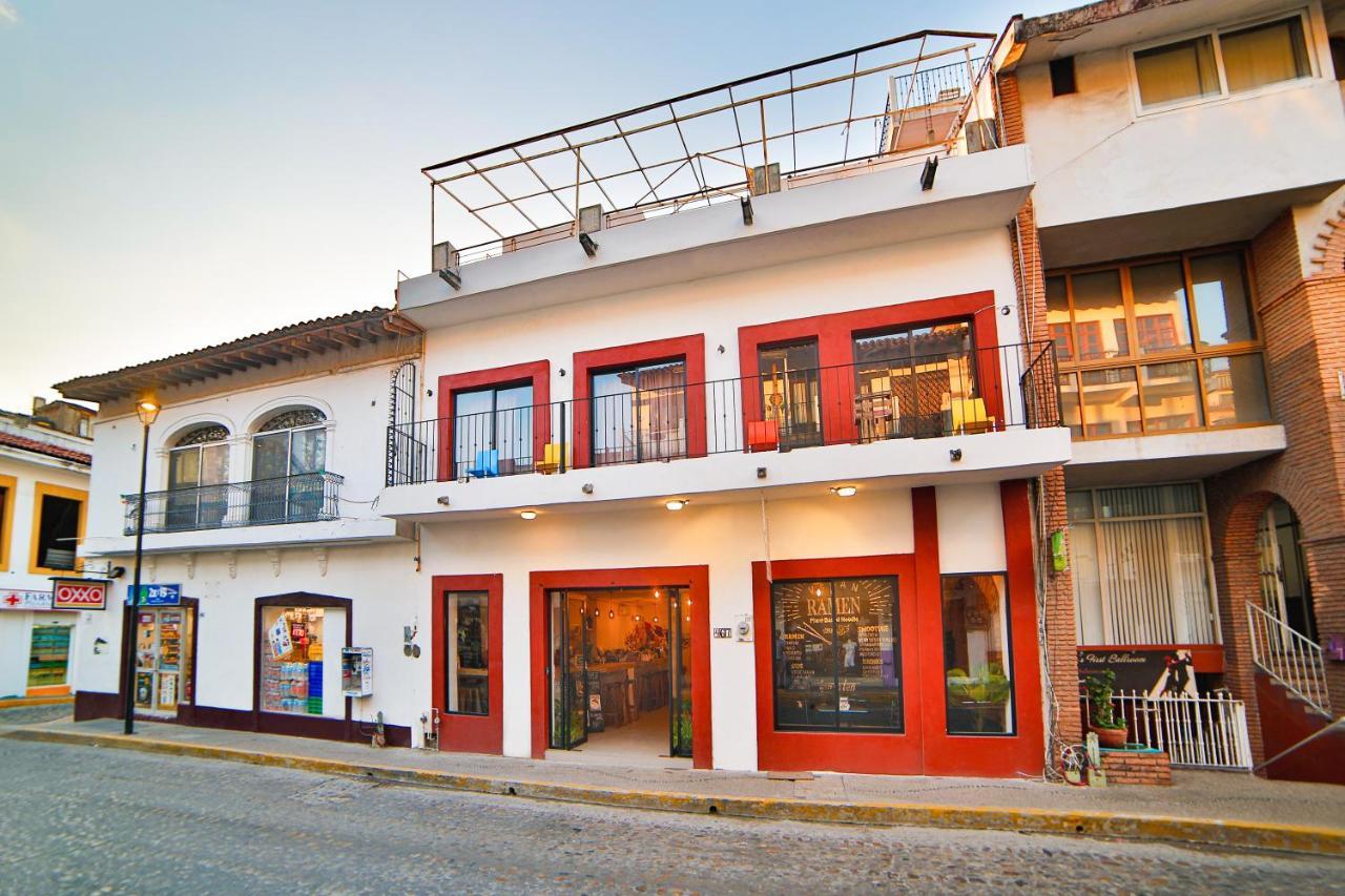 Hostal Ten To Ten Пуэрто-Вальярта Экстерьер фото